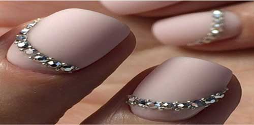 Uñas Bonitas con Piedras Decorativas